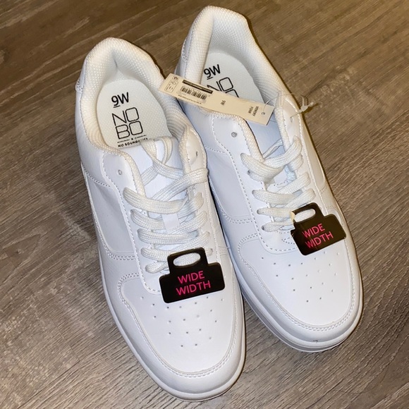 NWT MENS white shoes - Picture 1 of 4